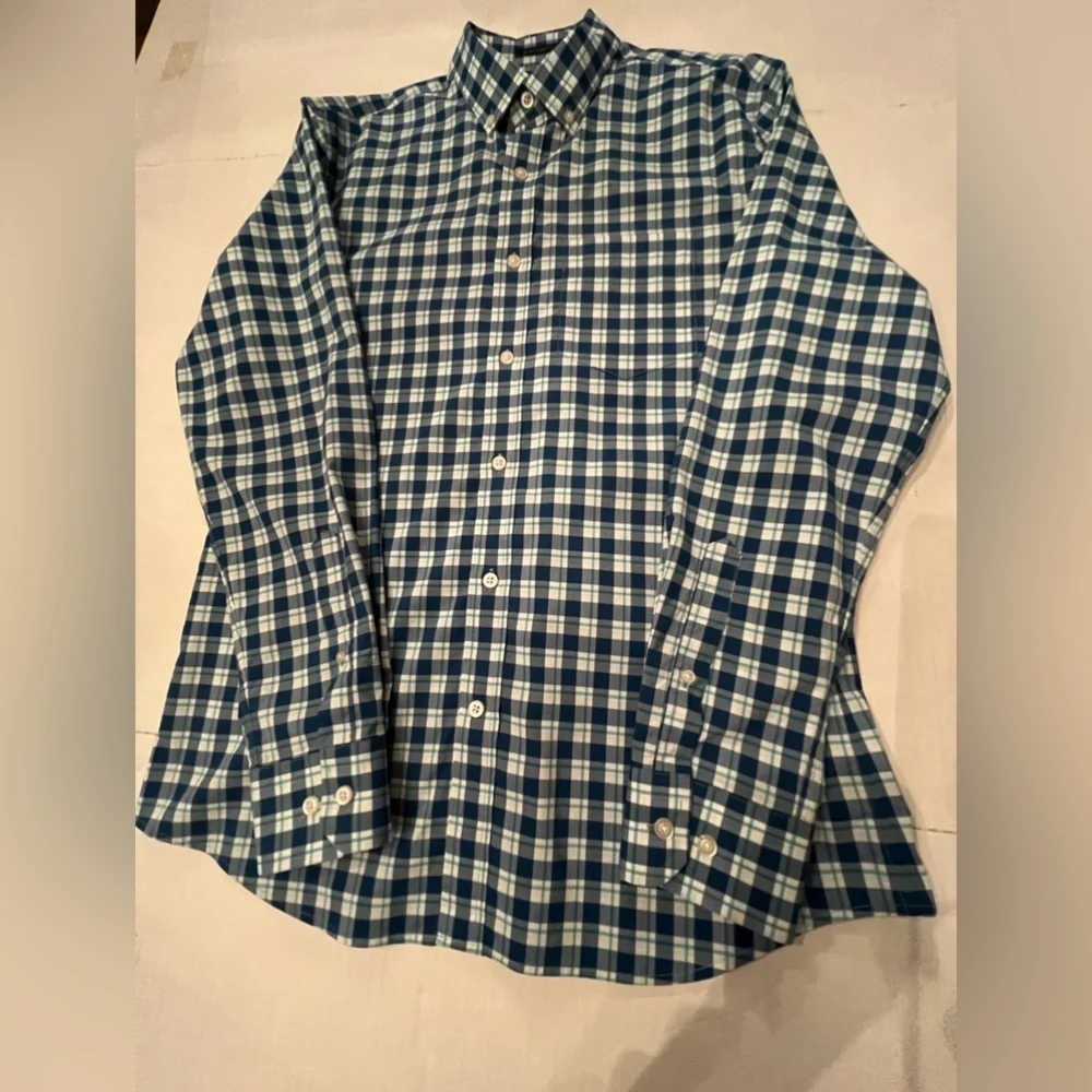 BANANA REPUBLIC BLUE CHECKED LONG SLEEVE SIZE MEDIUM SPORTS SHIRT